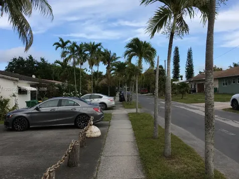 274 SW 9th Street Dania Beach FL 33004