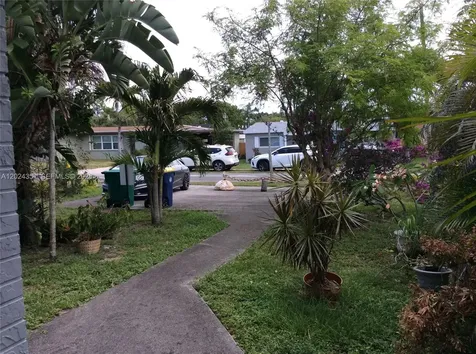 274 SW 9th Street Dania Beach FL 33004