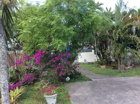 274 SW 9th Street Dania Beach FL 33004