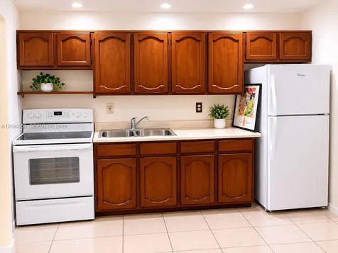274 SW 9th Street Dania Beach FL 33004