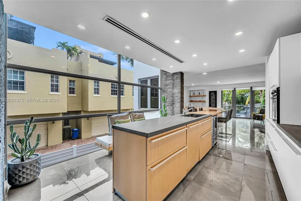 1511 NE 4th Place Fort Lauderdale FL 33301