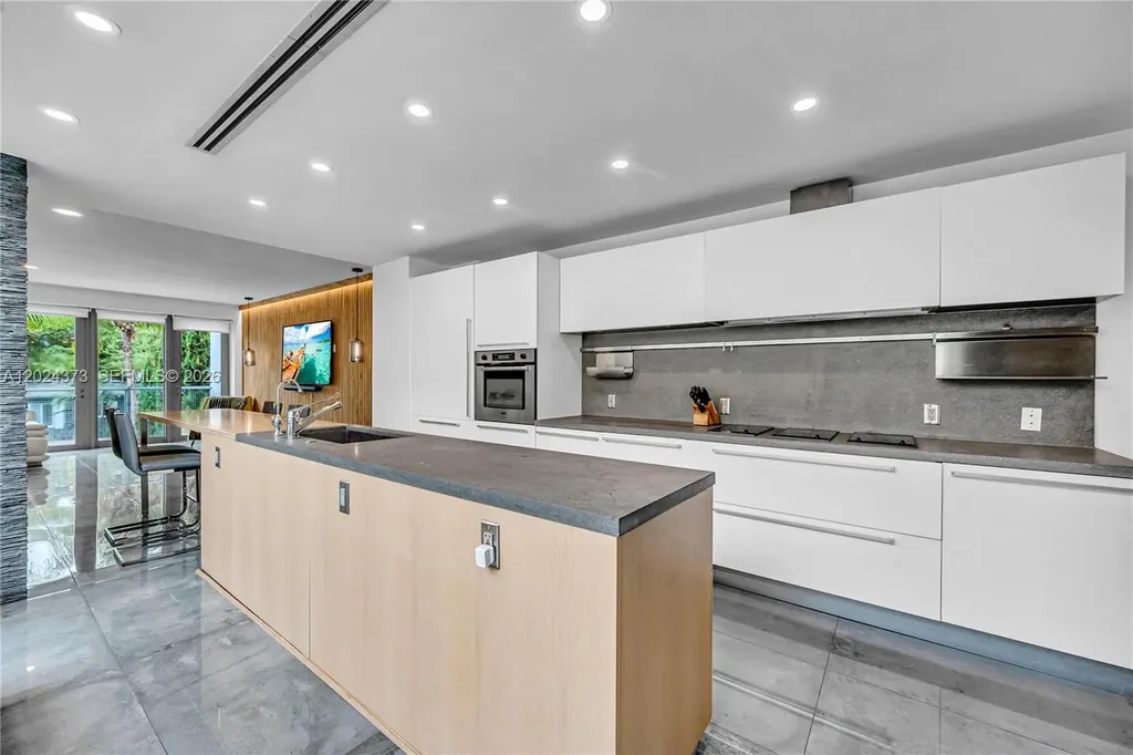 1511 NE 4th Place Fort Lauderdale FL 33301