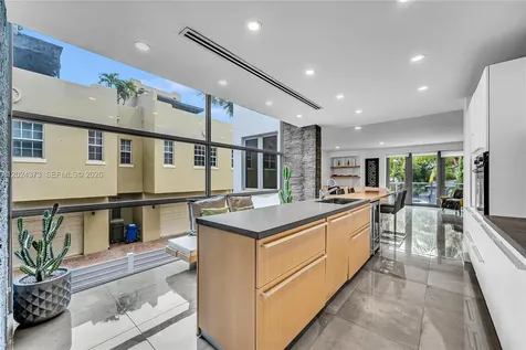1511 NE 4th Place Fort Lauderdale FL 33301