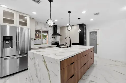 7220 NW 10th Place Plantation FL 33313