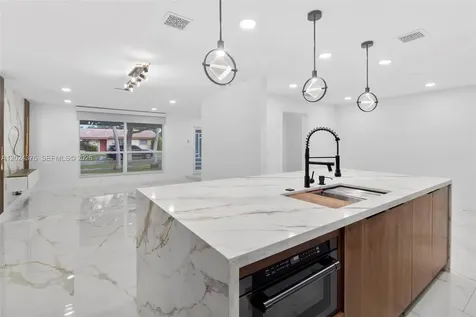 7220 NW 10th Place Plantation FL 33313