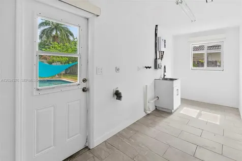 7220 NW 10th Place Plantation FL 33313