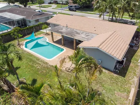 7220 NW 10th Place Plantation FL 33313