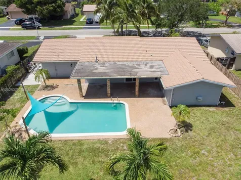 7220 NW 10th Place Plantation FL 33313