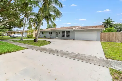 7220 NW 10th Place Plantation FL 33313