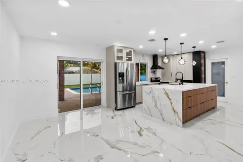 7220 NW 10th Place Plantation FL 33313