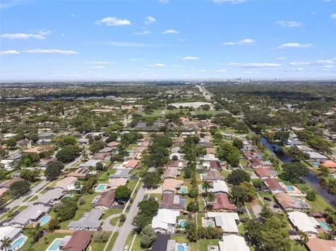 7220 NW 10th Place Plantation FL 33313