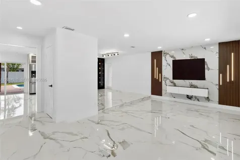7220 NW 10th Place Plantation FL 33313