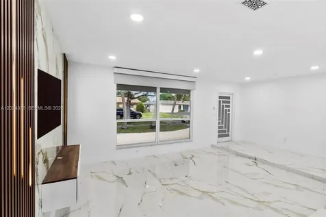 7220 NW 10th Place Plantation FL 33313