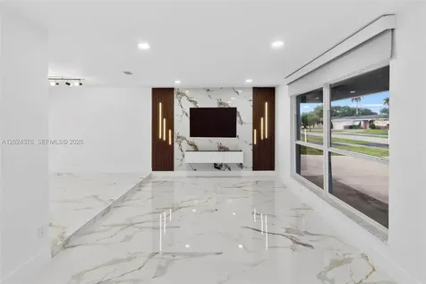 7220 NW 10th Place Plantation FL 33313