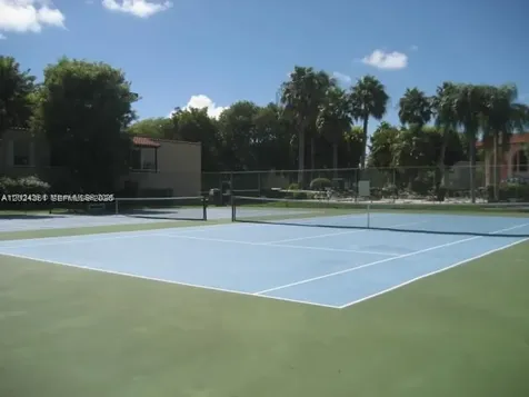 10744 N Kendall Miami FL 33176