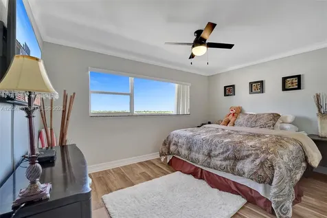 300 Oregon Street Hollywood FL 33019
