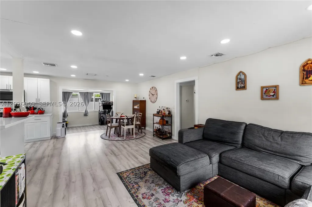 1870 SW 42nd Terrace Fort Lauderdale FL 33317