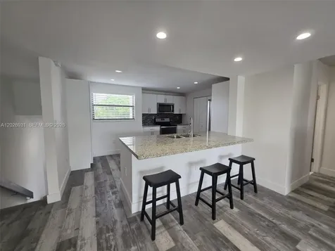 10003 NW 9th St Circle Miami FL 33172