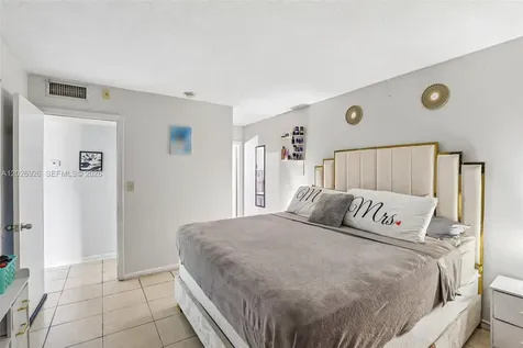 15225 NE 6th Avenue Miami FL 33162