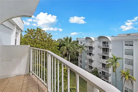 496 NW 165th St Road Miami FL 33169