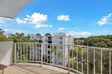 496 NW 165th St Road Miami FL 33169