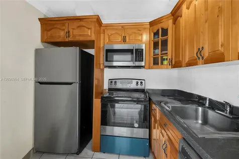 496 NW 165th St Road Miami FL 33169