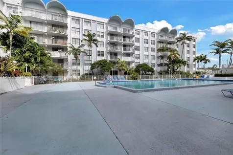 496 NW 165th St Road Miami FL 33169