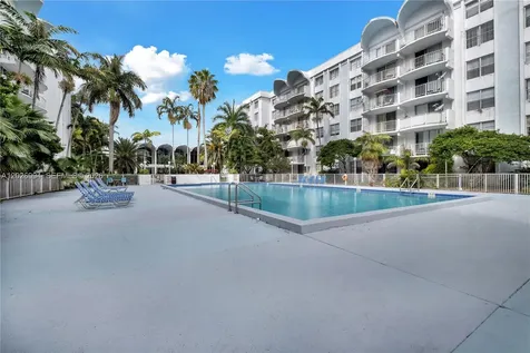 496 NW 165th St Road Miami FL 33169
