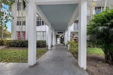 496 NW 165th St Road Miami FL 33169