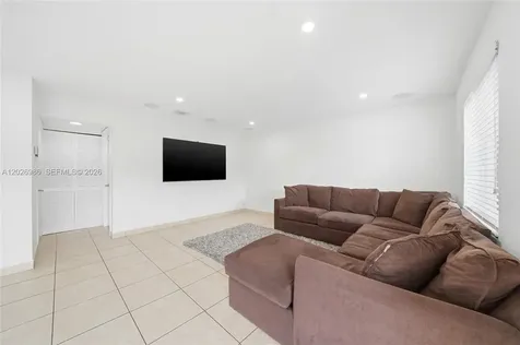 8219 NW 192nd Terrace Hialeah FL 33015