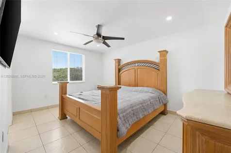 8219 NW 192nd Terrace Hialeah FL 33015