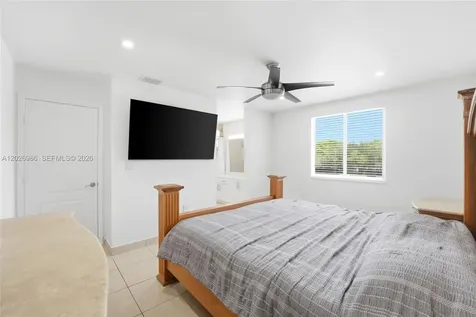 8219 NW 192nd Terrace Hialeah FL 33015