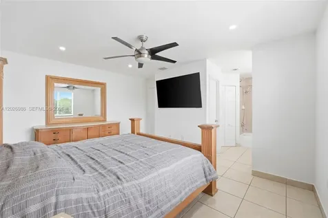 8219 NW 192nd Terrace Hialeah FL 33015