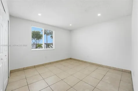 8219 NW 192nd Terrace Hialeah FL 33015