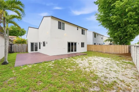 8219 NW 192nd Terrace Hialeah FL 33015