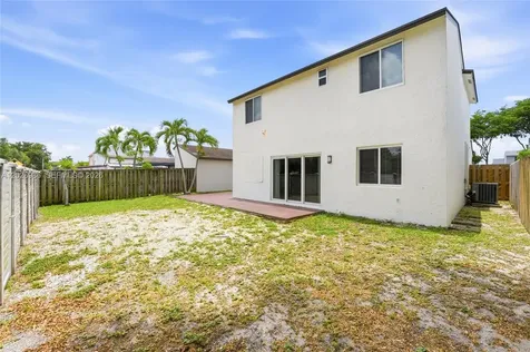 8219 NW 192nd Terrace Hialeah FL 33015