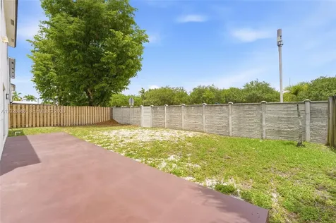 8219 NW 192nd Terrace Hialeah FL 33015