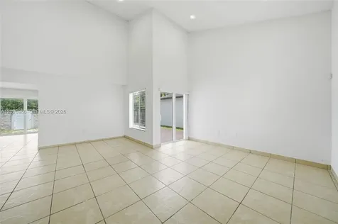 8219 NW 192nd Terrace Hialeah FL 33015