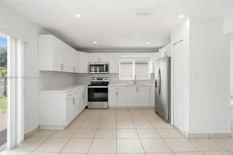 8219 NW 192nd Terrace Hialeah FL 33015