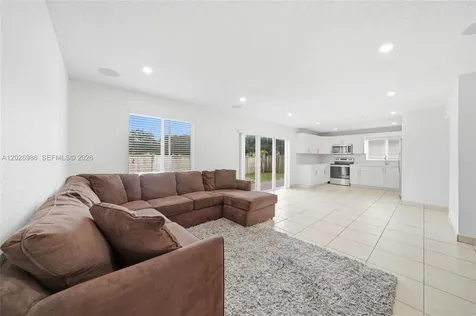 8219 NW 192nd Terrace Hialeah FL 33015