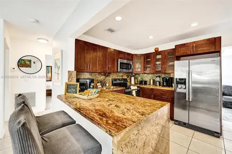 712 SW 7th Terrace Hallandale Beach FL 33009