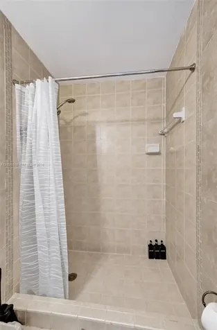 712 SW 7th Terrace Hallandale Beach FL 33009