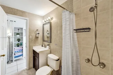 712 SW 7th Terrace Hallandale Beach FL 33009