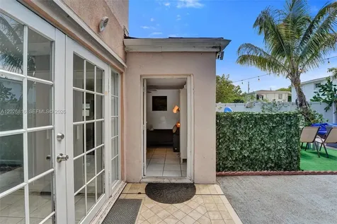 712 SW 7th Terrace Hallandale Beach FL 33009