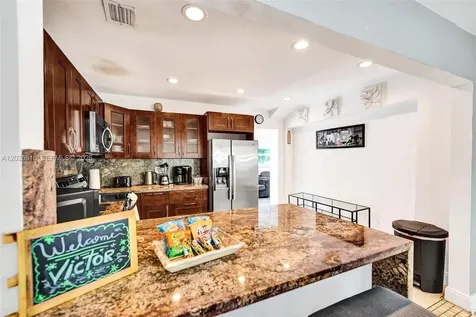 712 SW 7th Terrace Hallandale Beach FL 33009