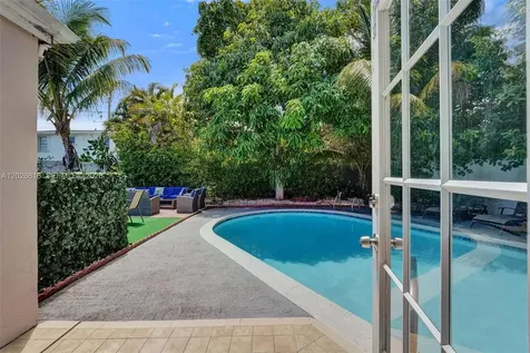 712 SW 7th Terrace Hallandale Beach FL 33009