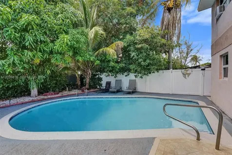 712 SW 7th Terrace Hallandale Beach FL 33009