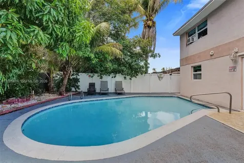 712 SW 7th Terrace Hallandale Beach FL 33009