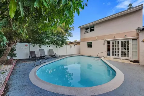 712 SW 7th Terrace Hallandale Beach FL 33009