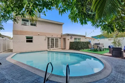 712 SW 7th Terrace Hallandale Beach FL 33009